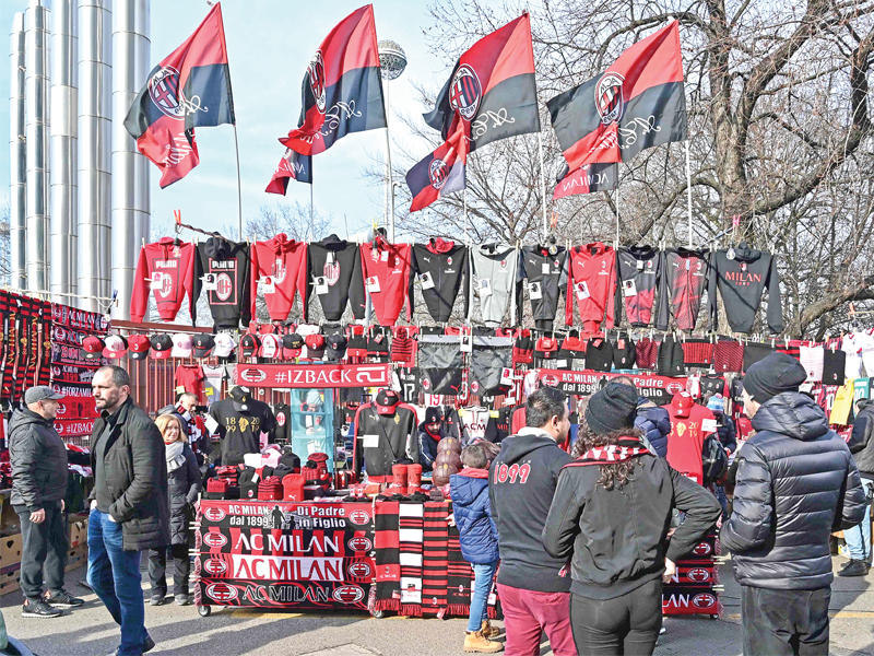 صورة أرشيفية لأحد الأكشاك المختصة ببيع بضائع نادي ميلان