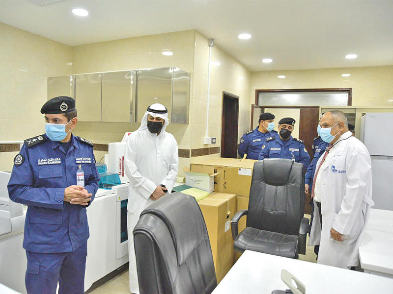 المدير العام للإدارة العامة للإطفاء الفريق خالد المكراد خلال افتتاح المحجر الصحي الخاص برجال الإطفاء