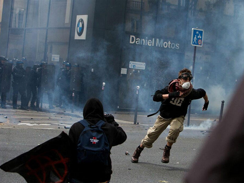 أعمال شغب في ضواحي باريس والشرطة تتدخل