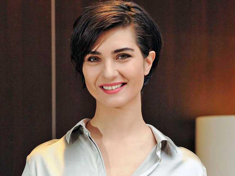 النجمة التركية ​توبا بويوكستون