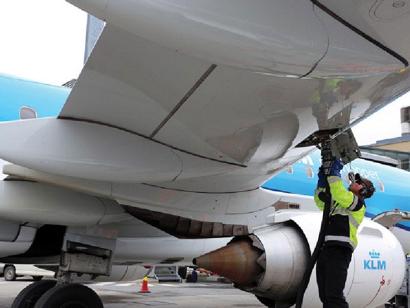 لماذا يضر هبوط أسعار النفط صناعة الطيران العالمية؟