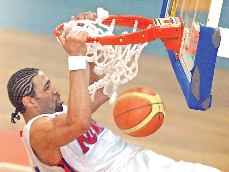 محترف نادي الكويت لكرة السلة لسنة 2008-2009 الأمريكي ايرا كلارك 