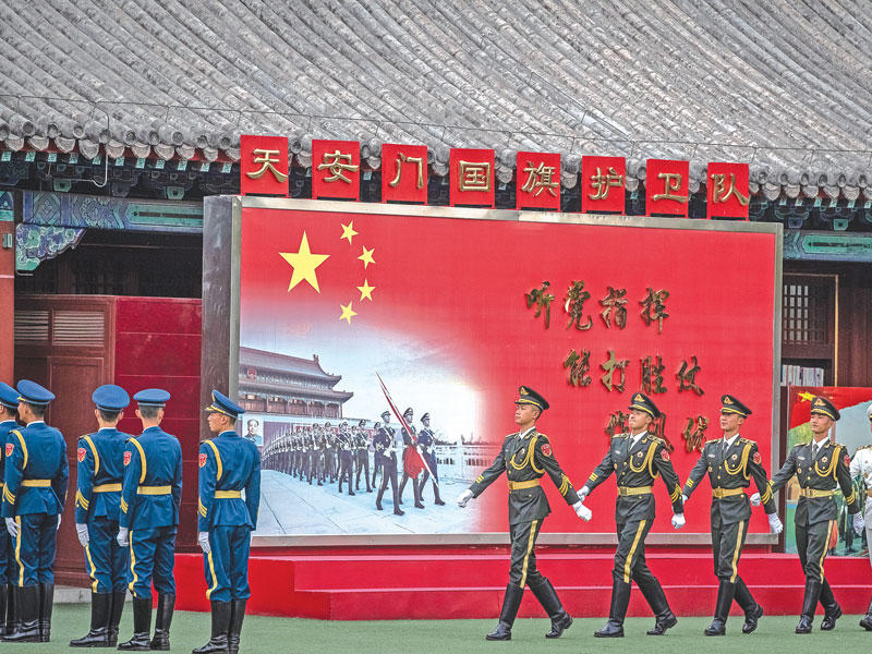 تدريبات لحرس الشرف في بكين عشية انطلاق جلسات مجلس الشعبt (أي بي ايه)