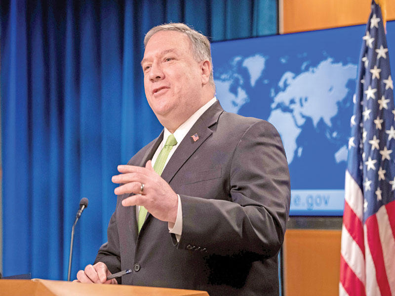 بومبيو خلال تصريحات صحافية في وزارة الخارجية أمس الأول    (رويترز)