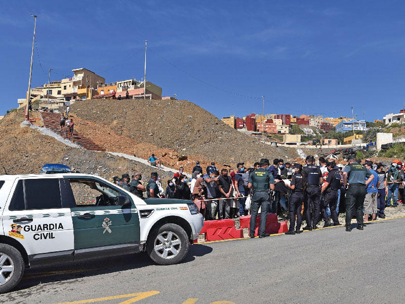 32 ألف مغربي عالقون في الخارج n