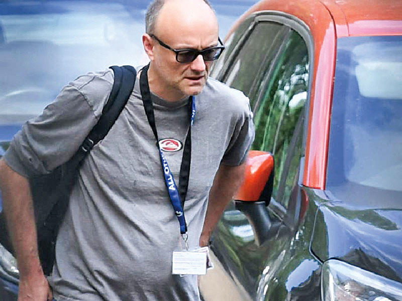 الحكومة البريطانية تدافع عن مستشار  بوريس جونسونn