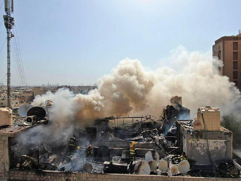 الدخان ينبعثان من الحريقn