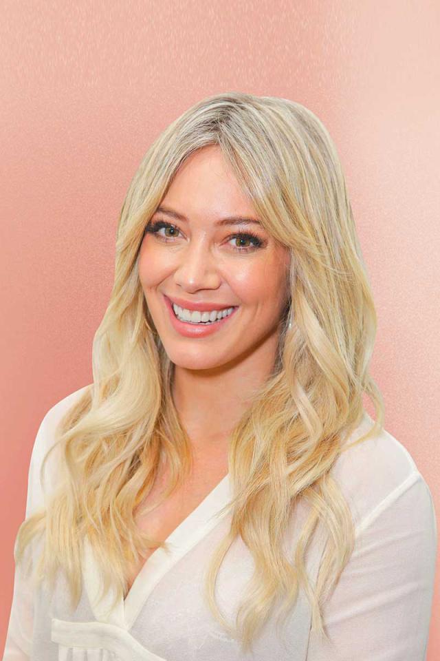 النجمة هيلاري داف