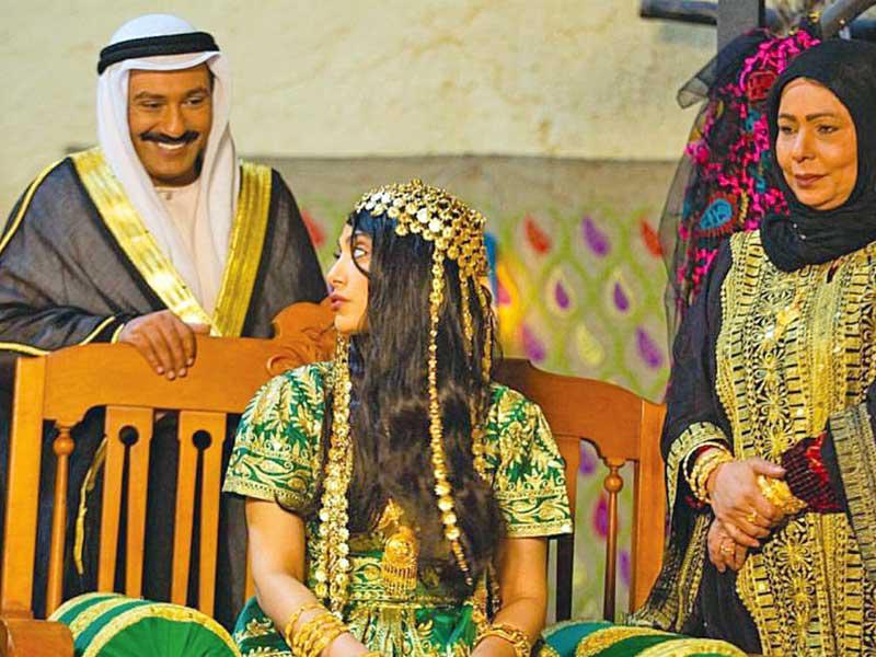 غرور وشيلاء سبت في مشهد من مسلسل رحى الأيام