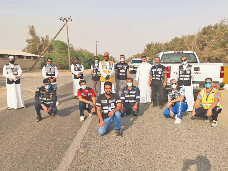 الشمري متوسطاً فريق الضبطية خلال إحدى الحملات