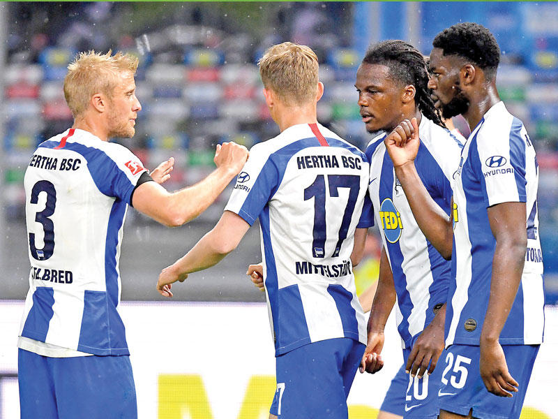 لاعبو هرتا برلين خلال مباراة سابقة