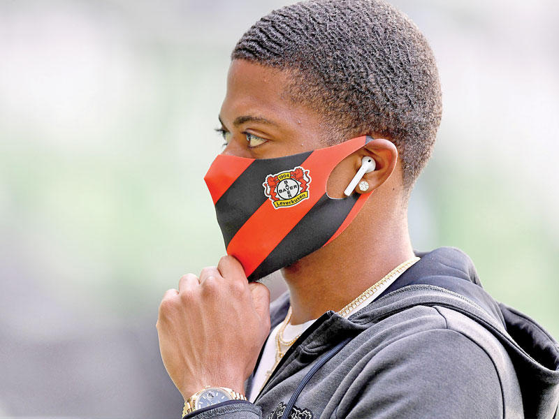 ليون بيلي لاعب باير ليفركوزن الألماني