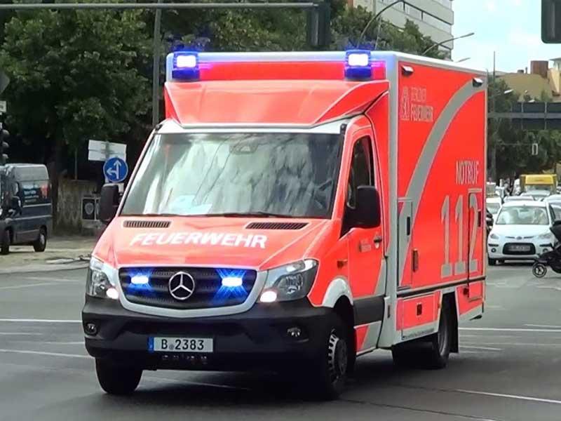 يخالف القانون بسيارة إسعاف