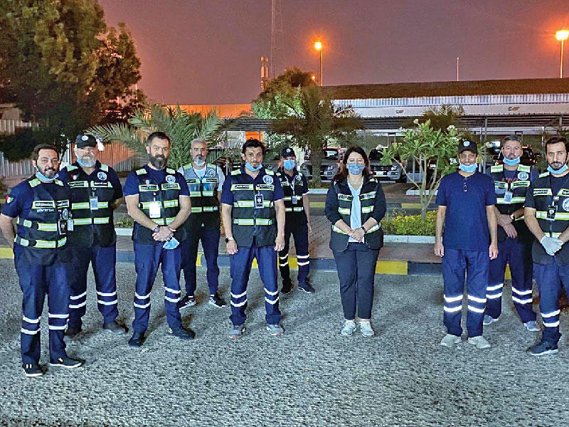 وزيرة الأشغال العامة، د. رنا الفارس تتوسط بعض فرق الطوارئ