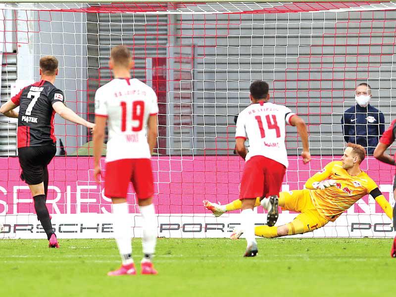 بيونتيك يسجل الهدف الثاني في مرمى لايبزيغ