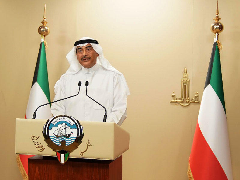 سمو رئيس مجلس الوزراء الشيخ صباح الخالد خلال المؤتمر الصحافي مساء أمس