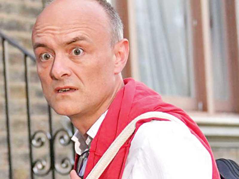 دومينيك كامينغز أبرز مستشاري رئيس وزراء بريطانيا بوريس جونسون