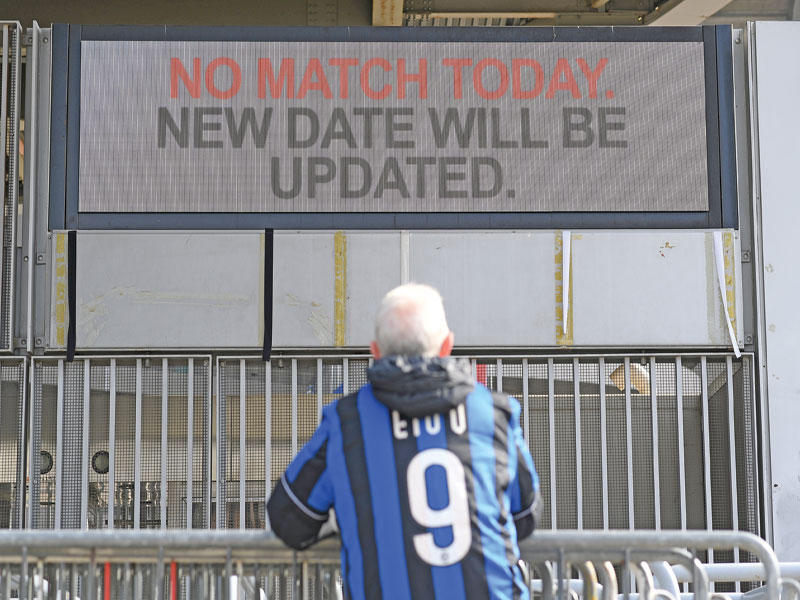 مشجع لانتر ميلان كان بانتظار مواجهة سمبدوريا قبل ان يتم تأجيلها فبراير الماضي