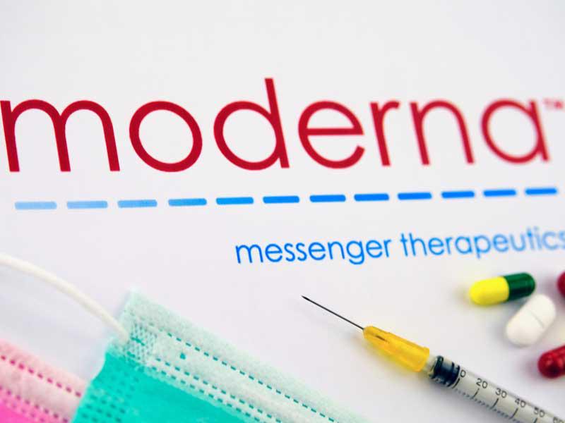 مرضى يأخذون لقاح شركة مودرنا