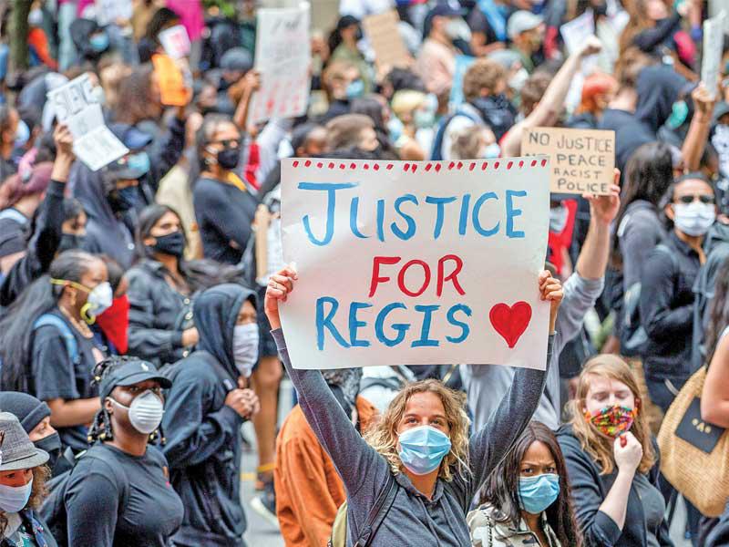 آلاف الكنديين والألمان يرفضون العنصرية