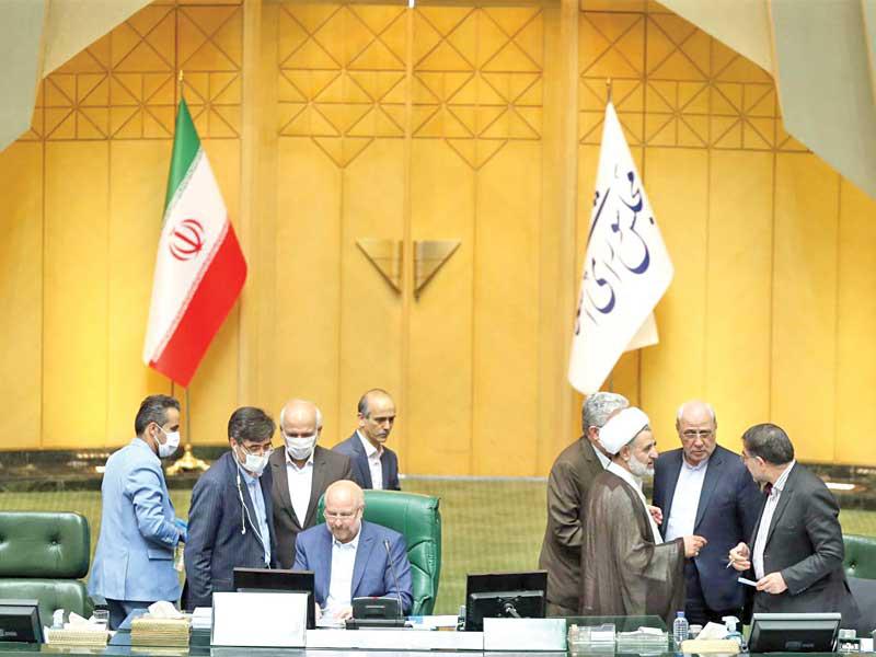 قاليباف مترئساً أولى جلسات البرلمان في طهران أمس (أ ف ب)