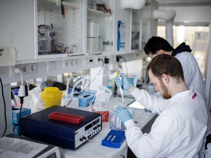 فيروس كورونا دق أبواب أوروبا في نوفمبر