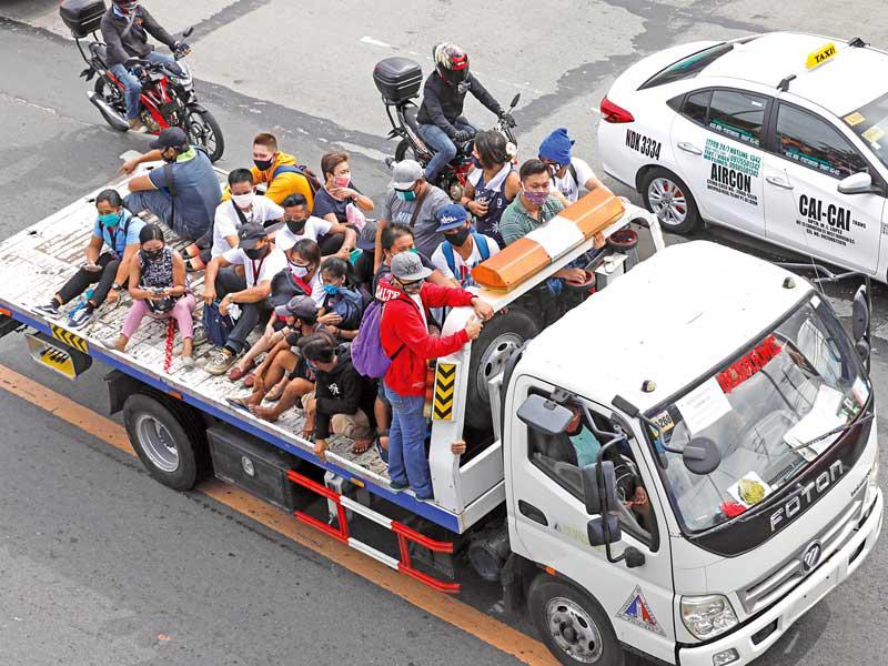 ملايين العاملين في مانيلا يعودون الى العمل