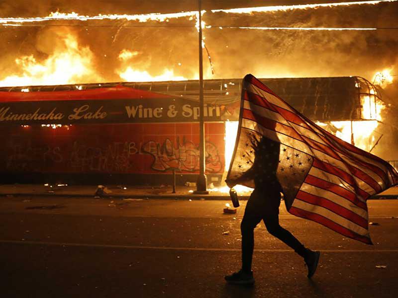 تباين في تعليق خصوم واشنطن على الاضطرابات العرقية