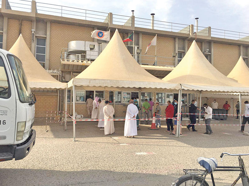 ازدحام امام احد افرع مطاحن الدقيق الكويتية 