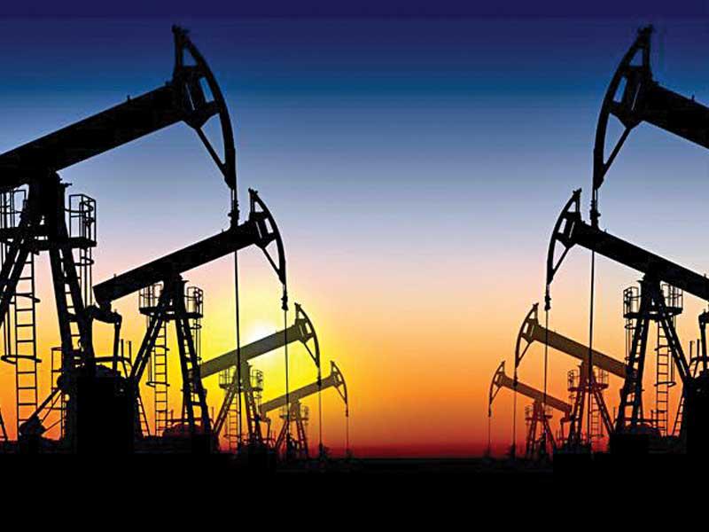 النفط يرتفع قبل اجتماع ـمجموعة أوبك + لتمديد تخفيضات الإنتاج