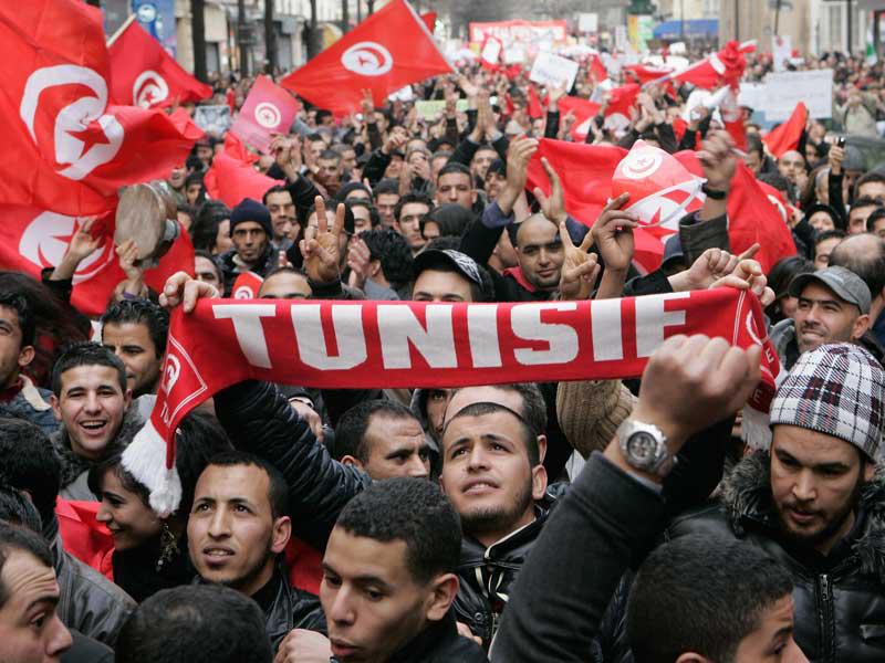 تظاهرات ووقفات احتجاجية تطالب بحل البرلمان التونسي وتطالب برحيل رئيسه