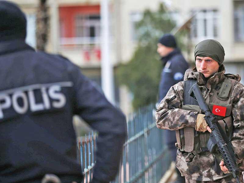 تركيا: حملة اعتقالات في صفوف الجيش والأمن