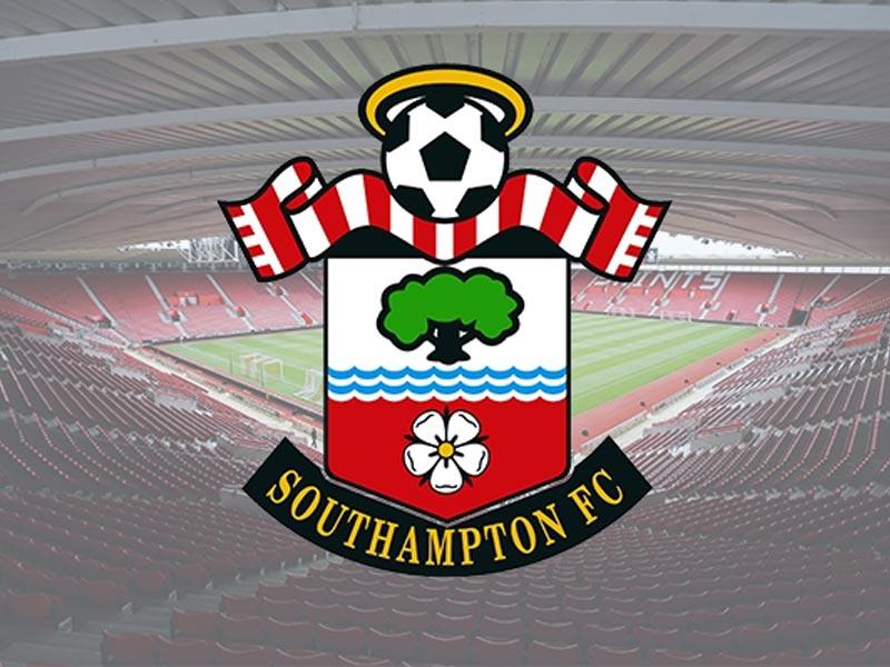 رالف هازنهوتل يمدد عقده مع فريق ساوثهامبتون