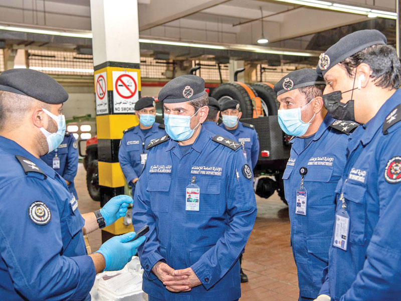 المدير العام للإدارة العامة للإطفاء الفريق خالد المكراد متفقداً الإجراءات