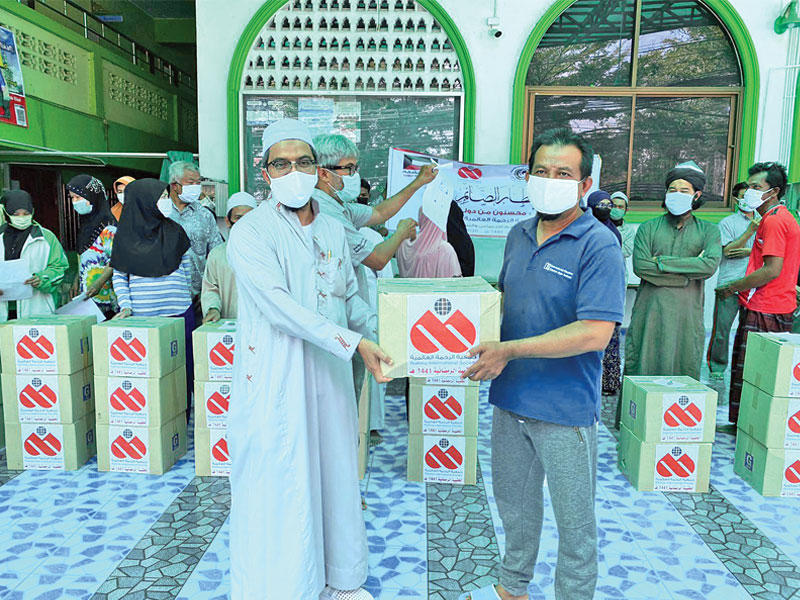 السلات الرمضانية التي وزعت ضمن مشروع إفطار الصائم 