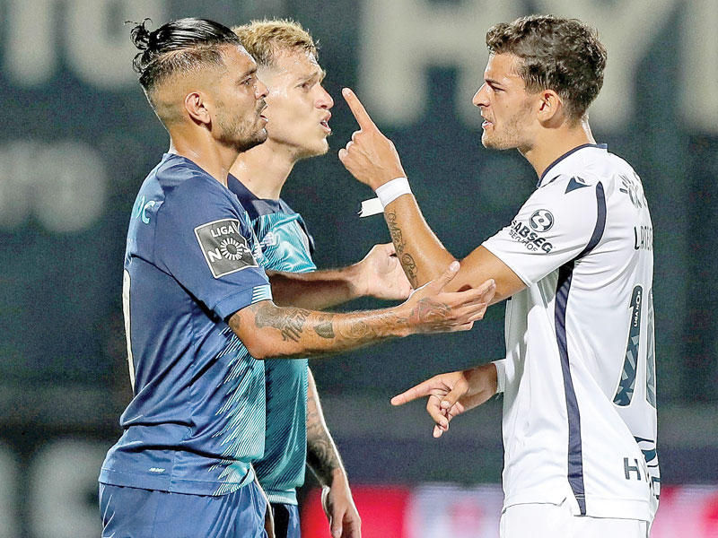 مشادة بين لاعبي بورتو وفاماليكاو