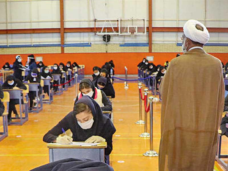 امتحانات لطلبة المدارس في مدينة تبريز أمس (مهر)