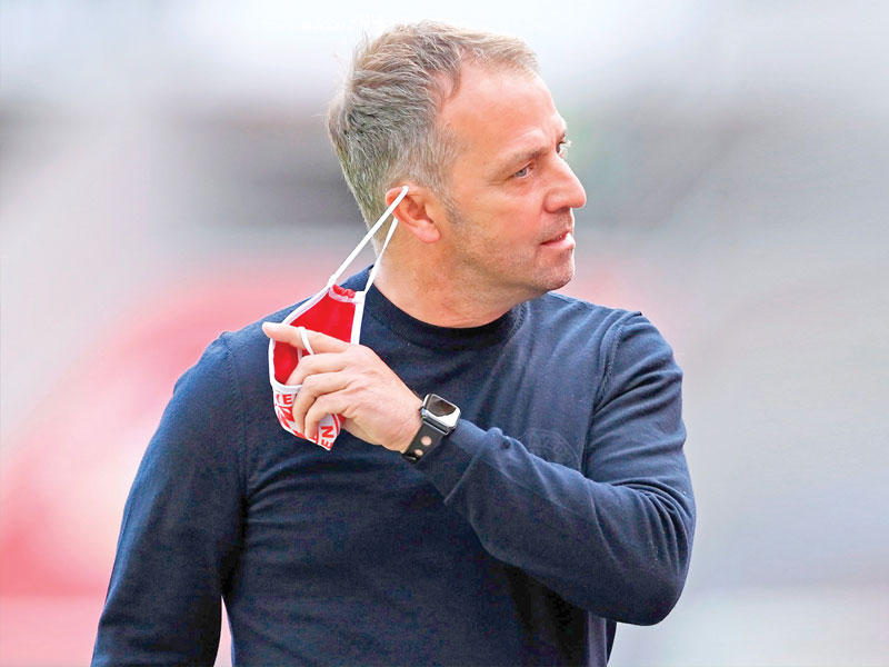 هانسي فليك المدير الفني لفريق بايرن ميونيخ الألماني لكرة القدم