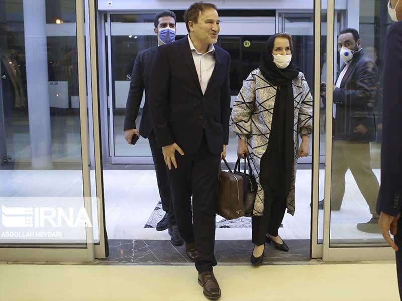 لحظة وصول العالم الايراني مجيد طاهري الى طهران