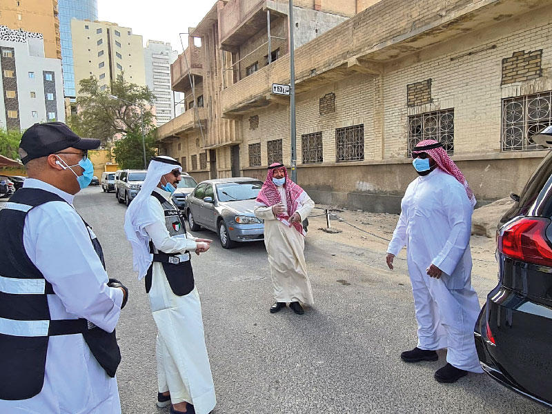 محافظ العاصمة الشيخ طلال الخالد خلال الجولة الميدانية