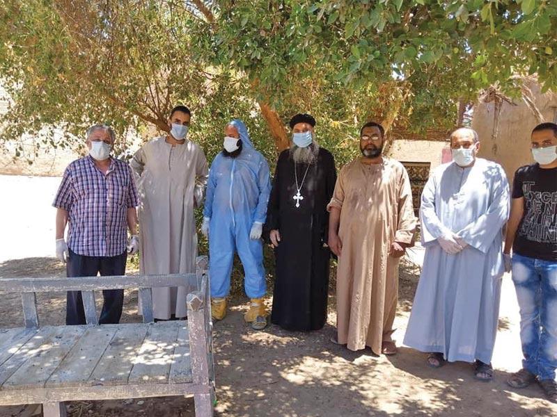 قبطي يستعين بمسلمين لدفن والده