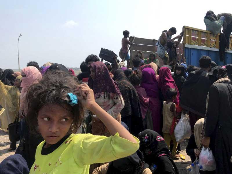 لاجئو الروهينغا يحاولون الهروب للحفاظ على حياتهم