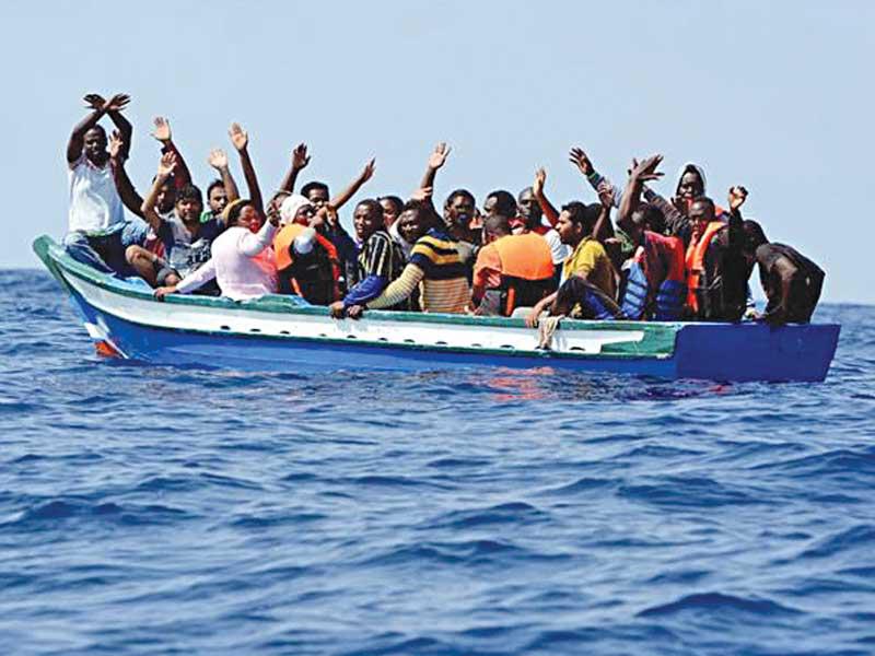 مراكب محمل بما يزيد عن طاقته بالمهاجرين غير الشرعيين