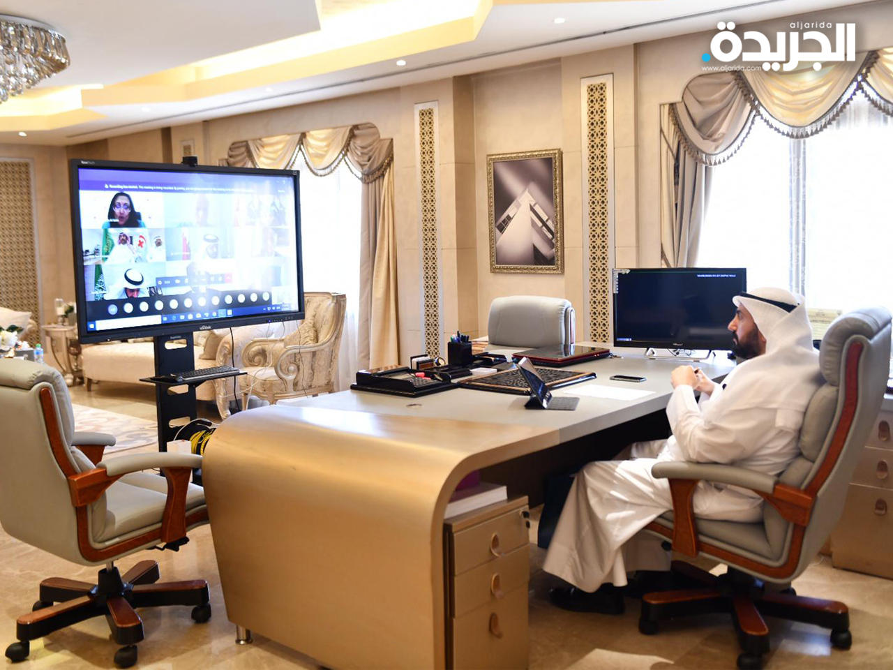 وزير الصحة خلال الاجتماع عبر تقنية الاتصال المرئي