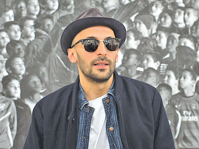 الفنان الفرنسي جي آر