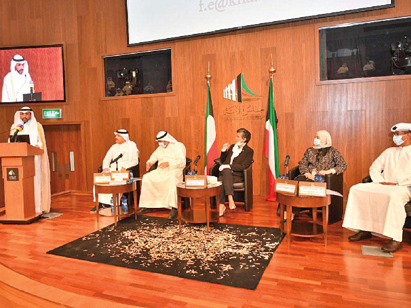  رئيس مجلس الأمة مرزوق الغانم متحدثاً خلال اللقاء