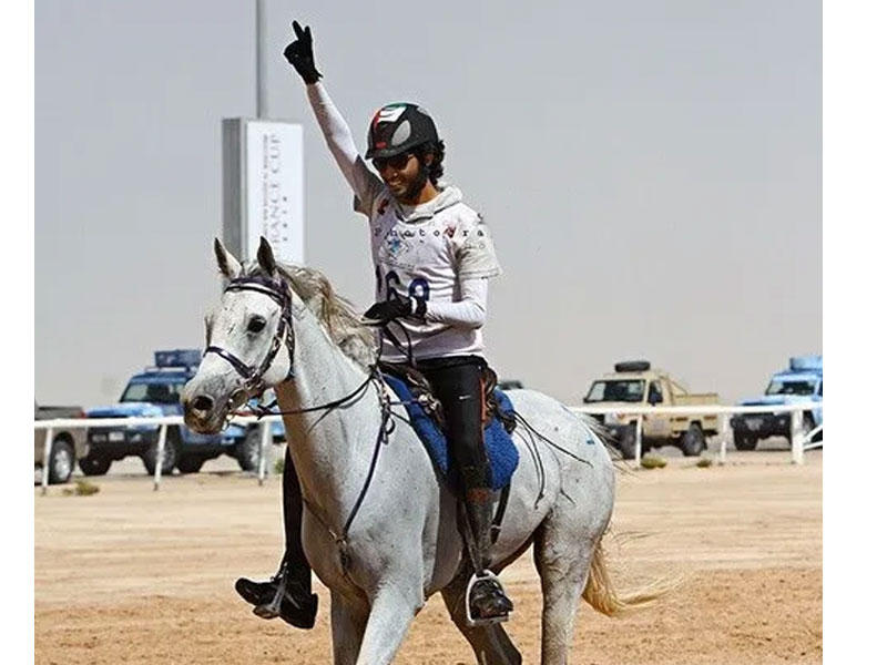 الفارس الإماراتي عبدالعزيز القاسمي 