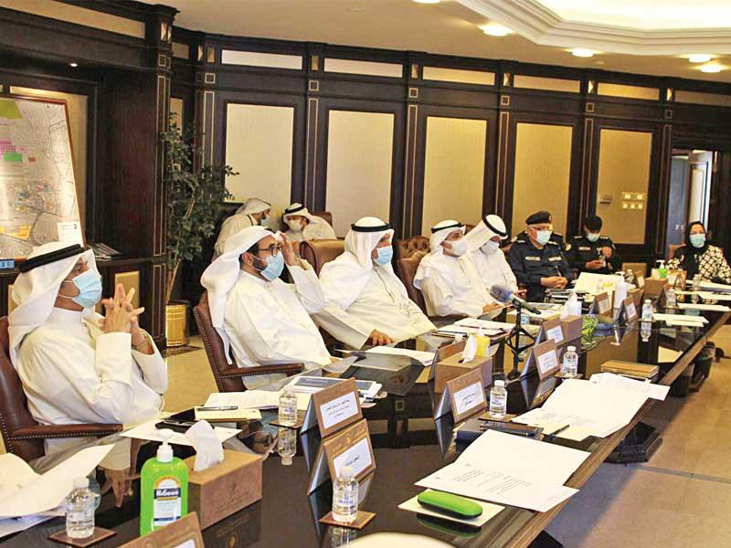 رئيس الطيران المدني الشيخ سلمان الحمود مترئساً الاجتماع الأول للجنة العليا أمس