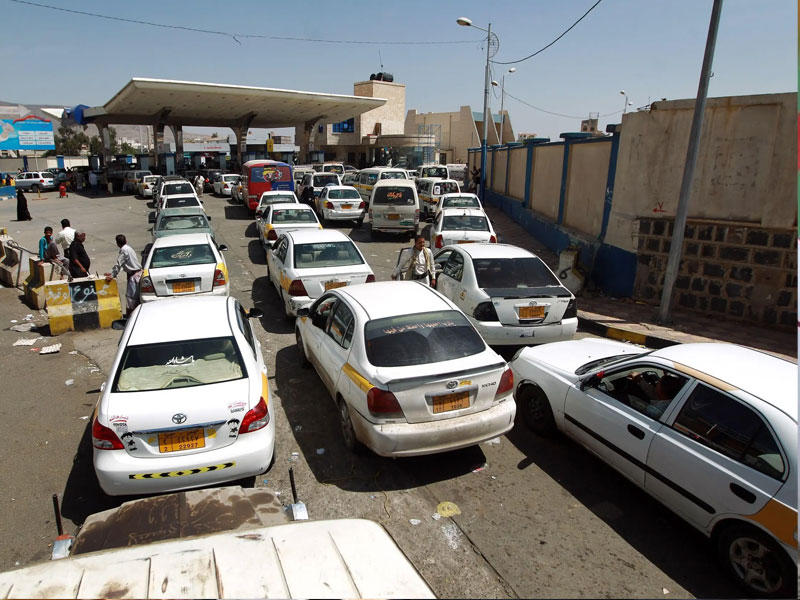 ازدحام بسبب نقص الوقود في العاصمة اليمنية صنعاء