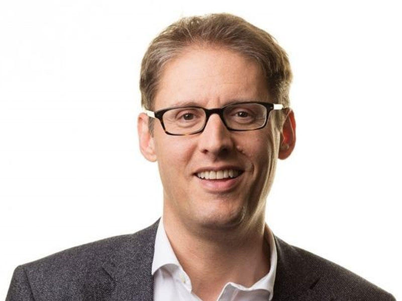 الإعلامي السابق توني دانكر 